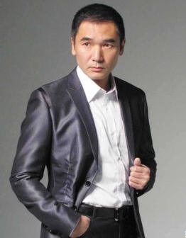 方中信、郭可盈、形象設(shè)計師吉米、劉錫明參加重慶會展中心美博會奧斯卡頒獎盛典