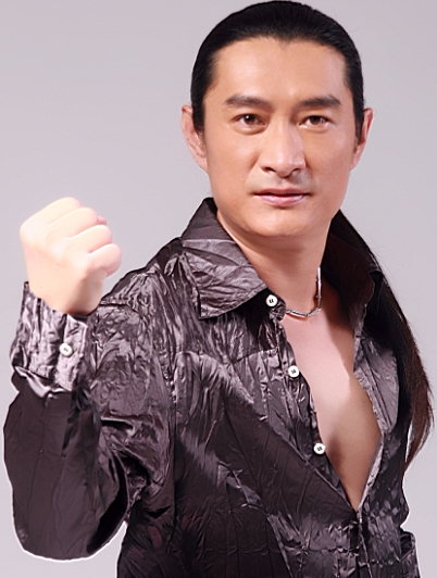 黃安出席鄂州世紀(jì)陽(yáng)光迎新晚會(huì)