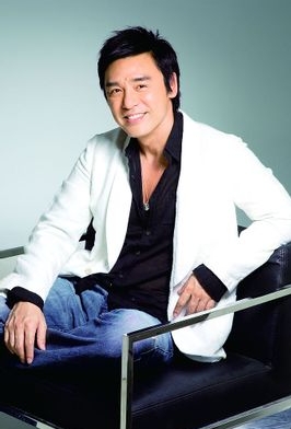 香港歌知名藝人鐘鎮(zhèn)濤出席當(dāng)涂富嘉美國(guó)際廣場(chǎng)品牌簽約盛典