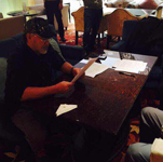 梁家仁隨經(jīng)紀(jì)人出席擔(dān)任鼎彭電動(dòng)三輪車形象大使簽約儀式