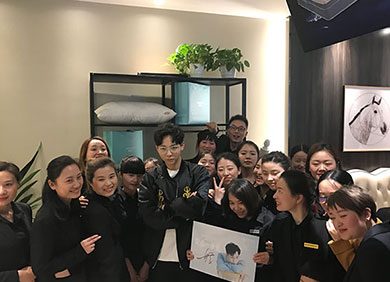 #胡夏親臨富森美# 最美四月，怎能少了胡夏... 來自富森美家居