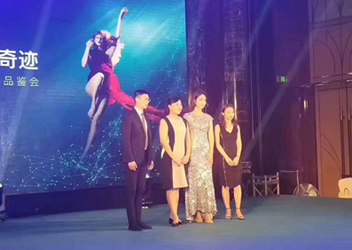 韓國著名流行歌手，演員 安俐娜 出席成都西嬋醫(yī)美首發(fā)品鑒會活動