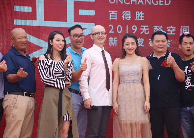 歌星平安、周延英、沈丹丹等明星親臨南寧活動現(xiàn)場獻(xiàn)唱，助力廠家新品發(fā)布